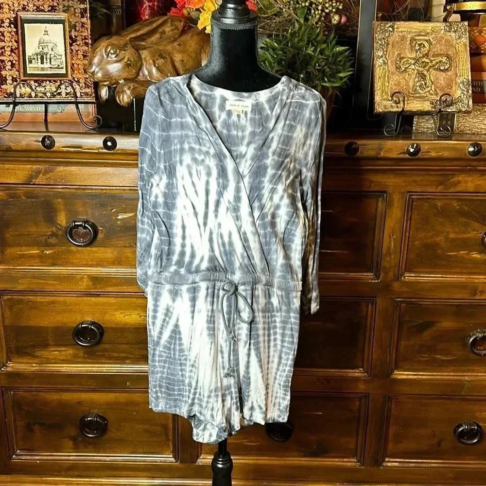 Super cute cloth and stone romper, tie-dyed size extra small